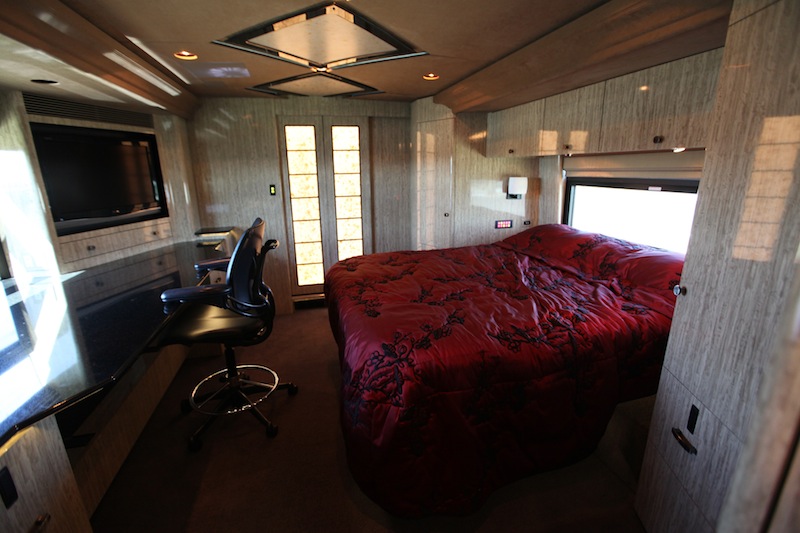 2008 Prevost Marathon H3-45