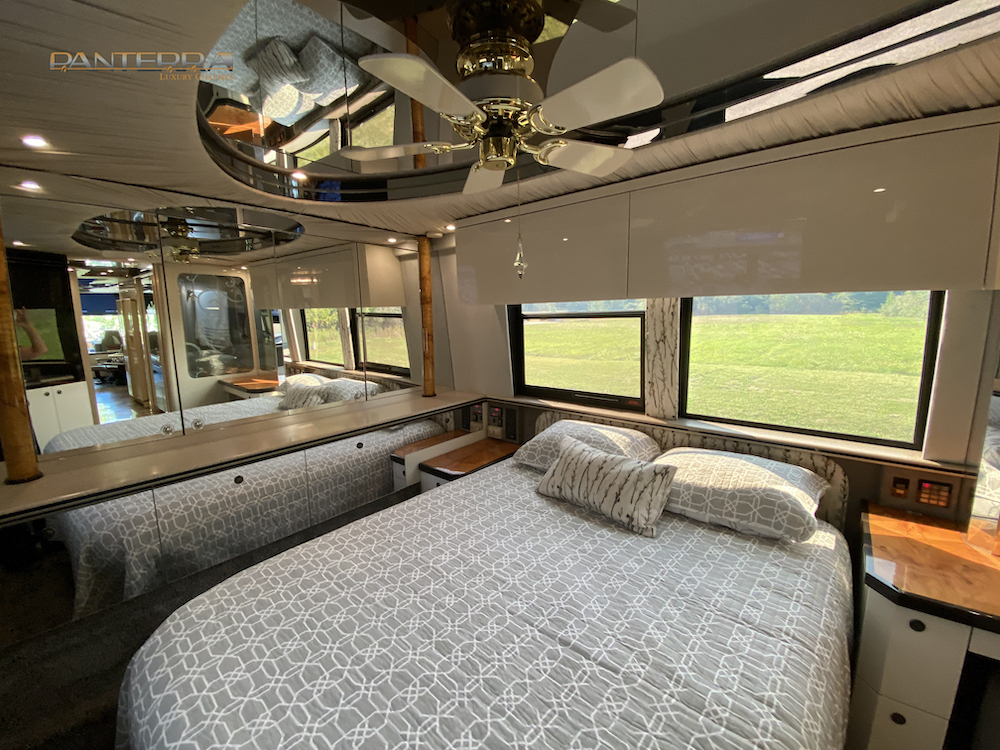 1998 Prevost Featherlite XL For Sale