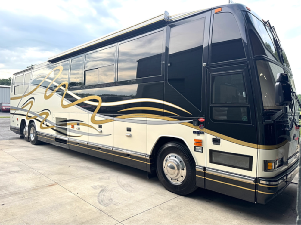1999 Prevost Featherlite H3-45 For Sale