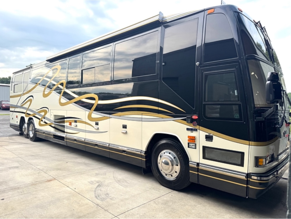 1999 Prevost Featherlite H3-45 For Sale