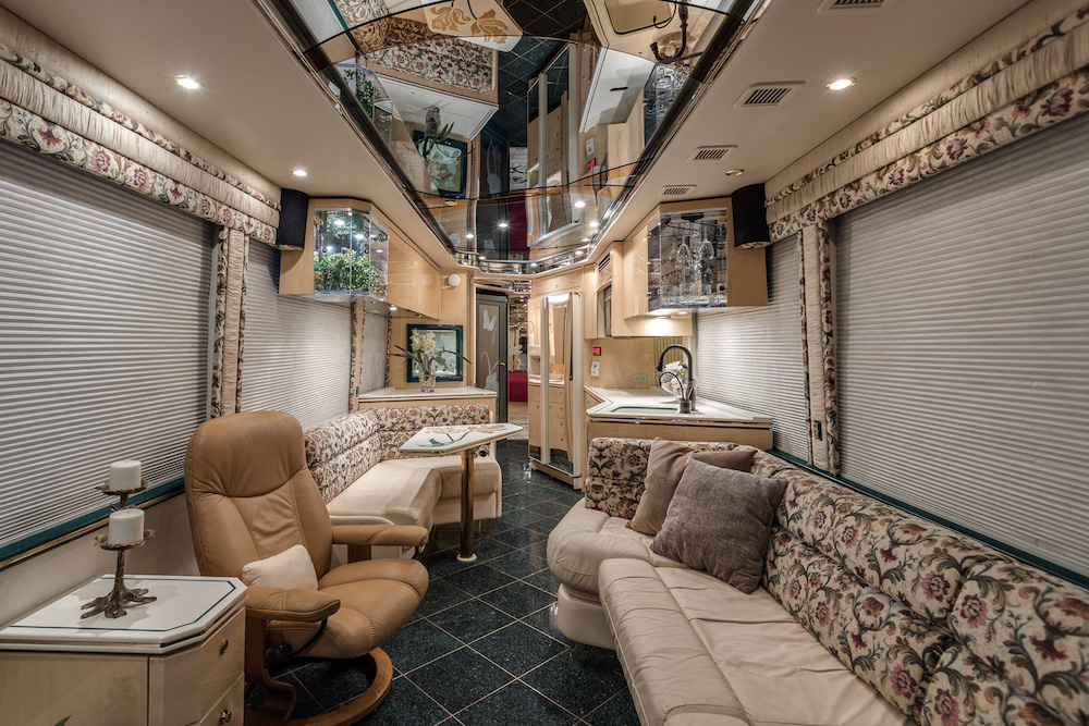 1999 Prevost Featherlite H3-45 For Sale