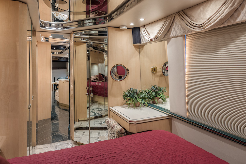 1999 Prevost Featherlite H3-45 For Sale