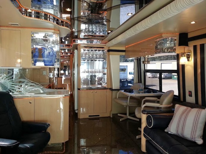 1999 Prevost Featherlite H3-45 For Sale