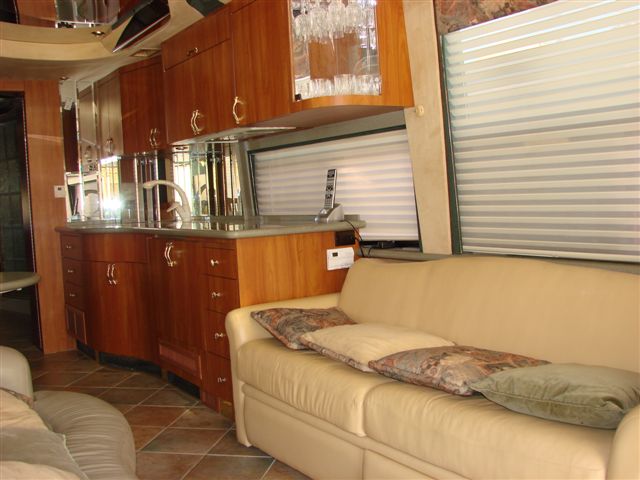 2000 Prevost Country Coach H3-45