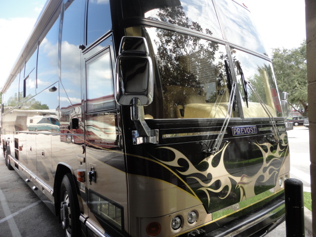 2000 Prevost Featherlite H3-45 For Sale