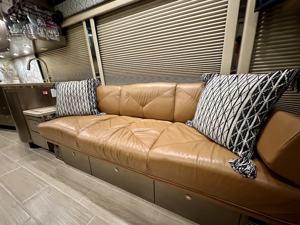 2000 Prevost Custom Coach  H3-45 For Sale