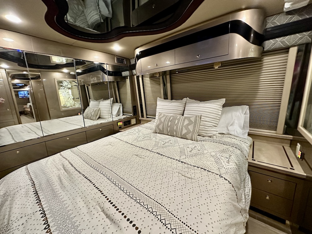 2000 Prevost Custom Coach  H3-45 For Sale