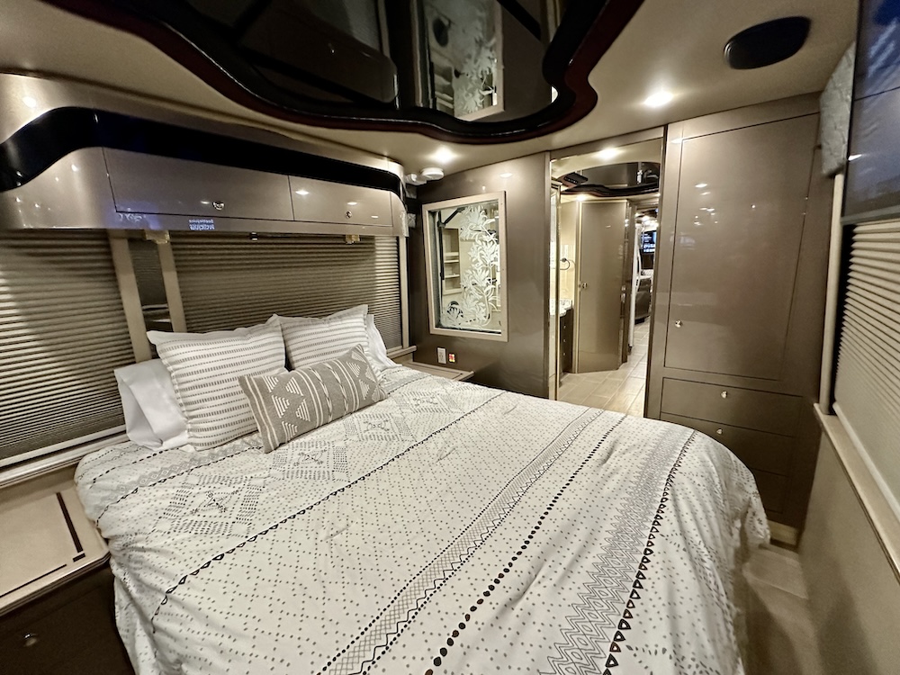 2000 Prevost Custom Coach  H3-45 For Sale