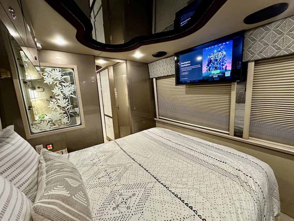 2000 Prevost Custom Coach  H3-45 For Sale