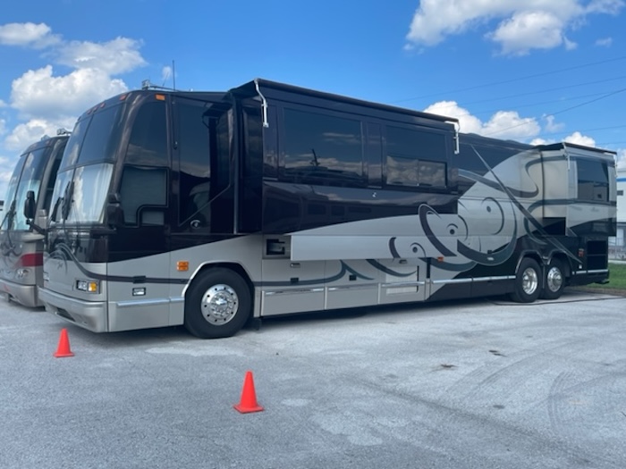 2000 Prevost Featherlite  H3-45 For Sale