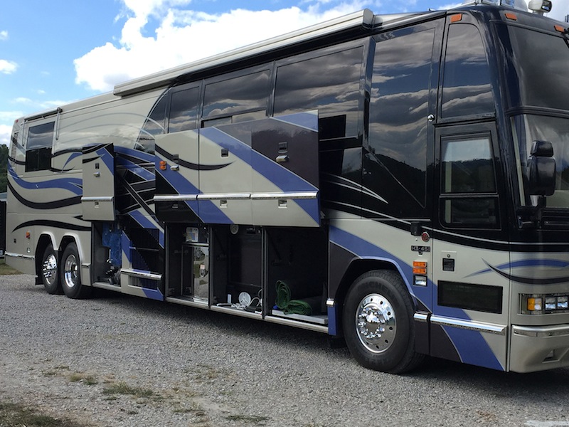 2000 Prevost Featherlite H3-45 For Sale