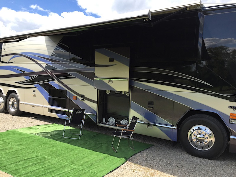 2000 Prevost Featherlite H3-45 For Sale