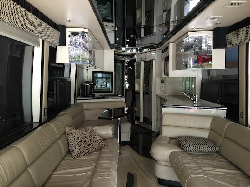 2000 Prevost Featherlite H3-45 For Sale