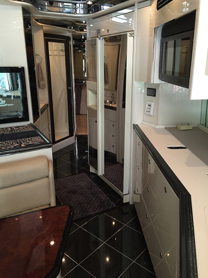 2000 Prevost Featherlite H3-45 For Sale