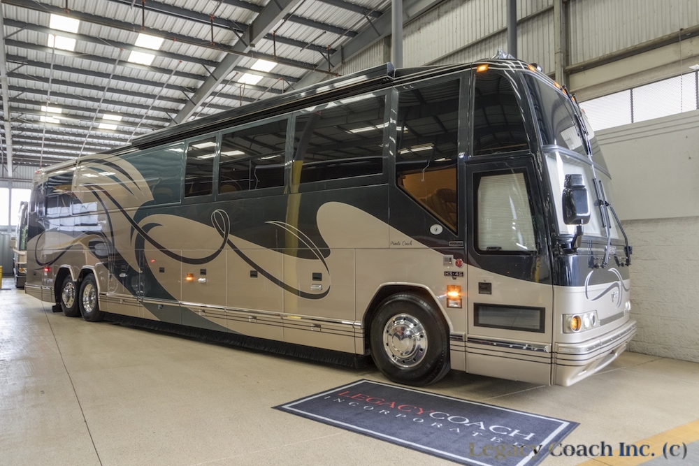 2000 Prevost Featherlite H3-45 For Sale