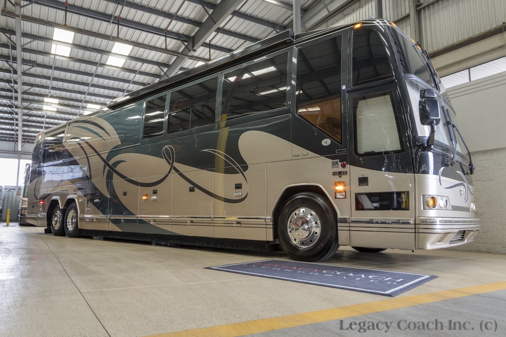 2000 Prevost Featherlite H3-45 For Sale