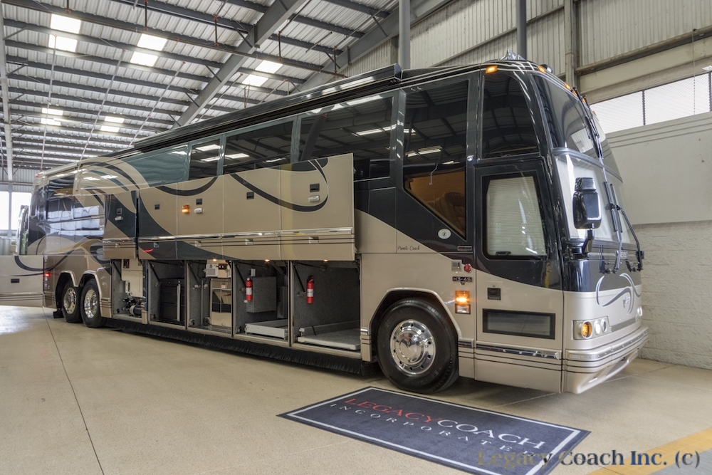 2000 Prevost Featherlite H3-45 For Sale