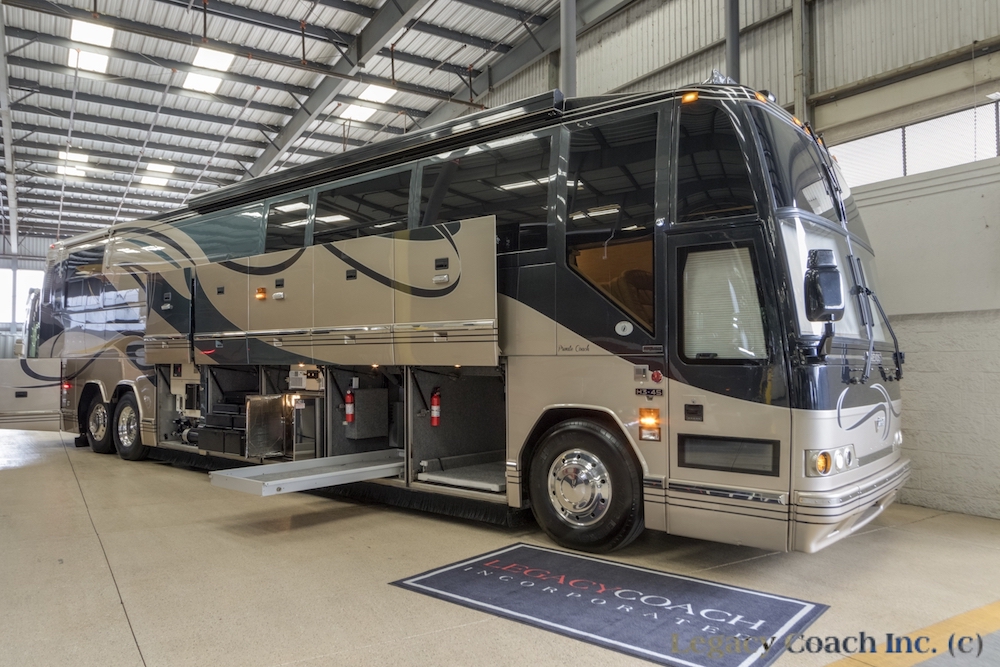 2000 Prevost Featherlite H3-45 For Sale