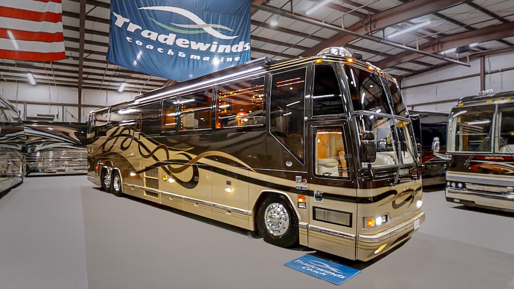 2000 Prevost Featherlite H3-45 For Sale