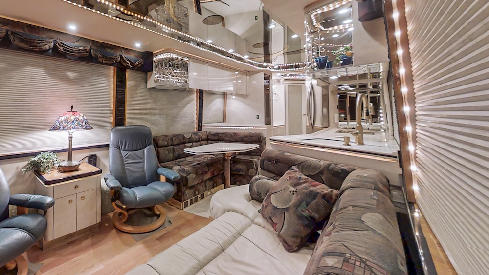 2000 Prevost Featherlite H3-45 For Sale