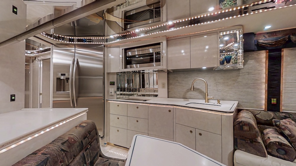 2000 Prevost Featherlite H3-45 For Sale