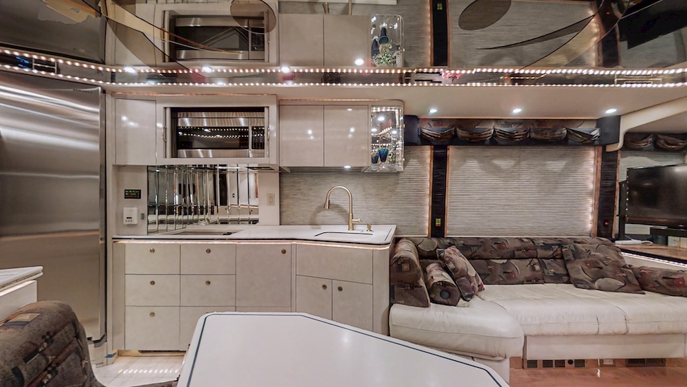 2000 Prevost Featherlite H3-45 For Sale