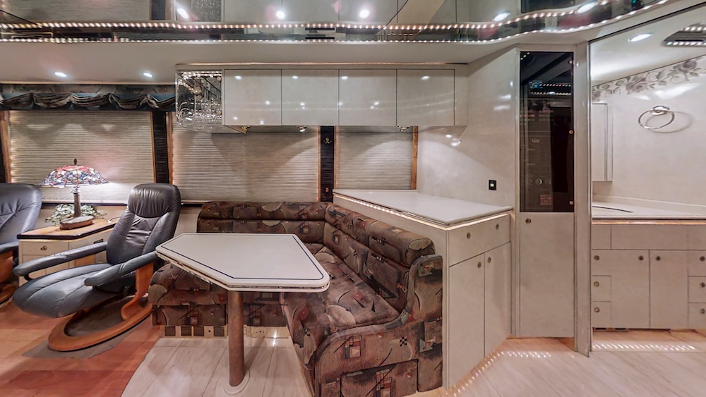 2000 Prevost Featherlite H3-45 For Sale