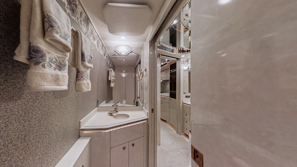 2000 Prevost Featherlite H3-45 For Sale