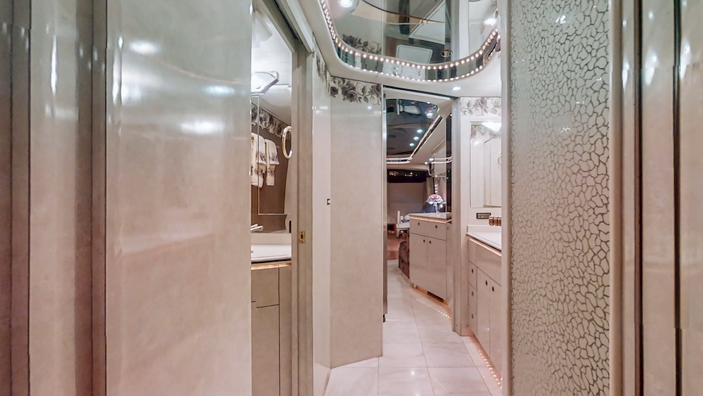 2000 Prevost Featherlite H3-45 For Sale