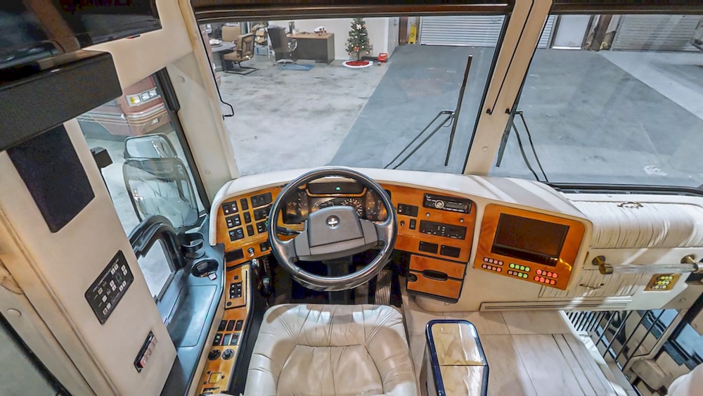 2000 Prevost Featherlite H3-45 For Sale