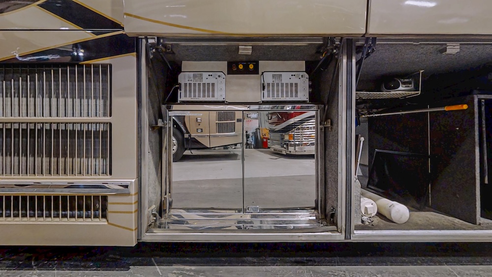 2000 Prevost Featherlite H3-45 For Sale