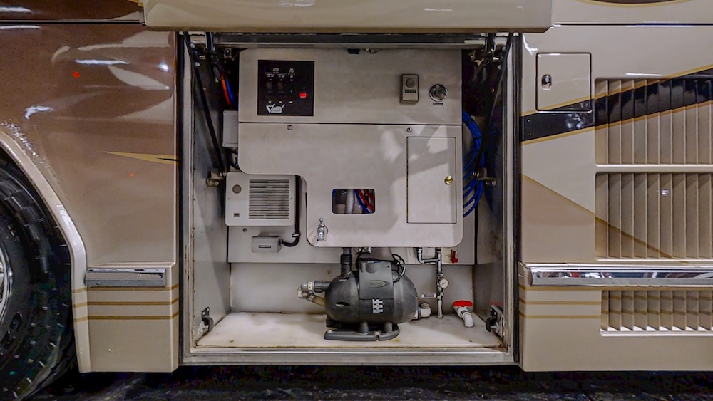 2000 Prevost Featherlite H3-45 For Sale