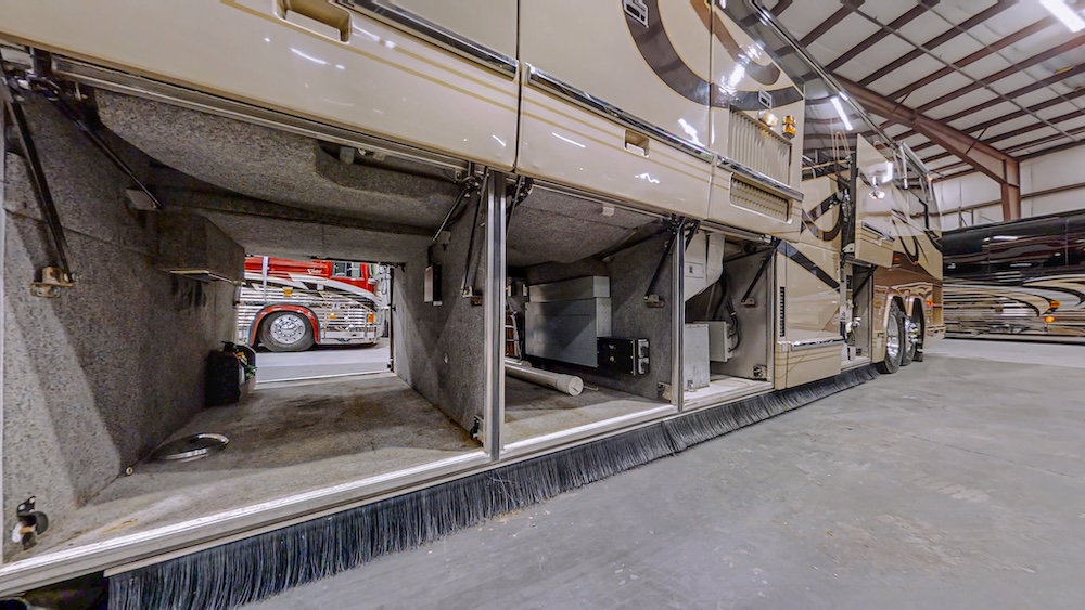 2000 Prevost Featherlite H3-45 For Sale