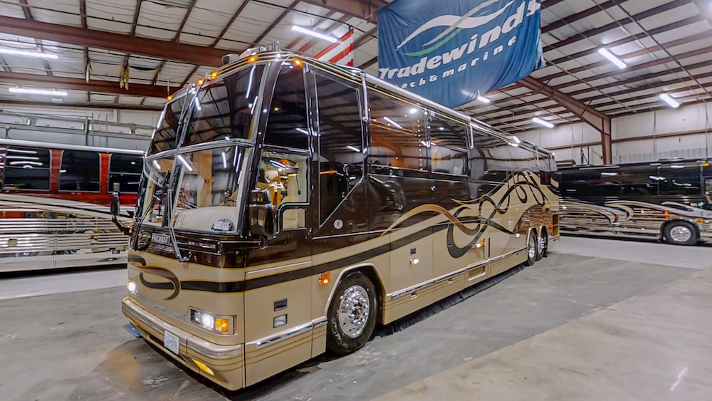 2000 Prevost Featherlite H3-45 For Sale