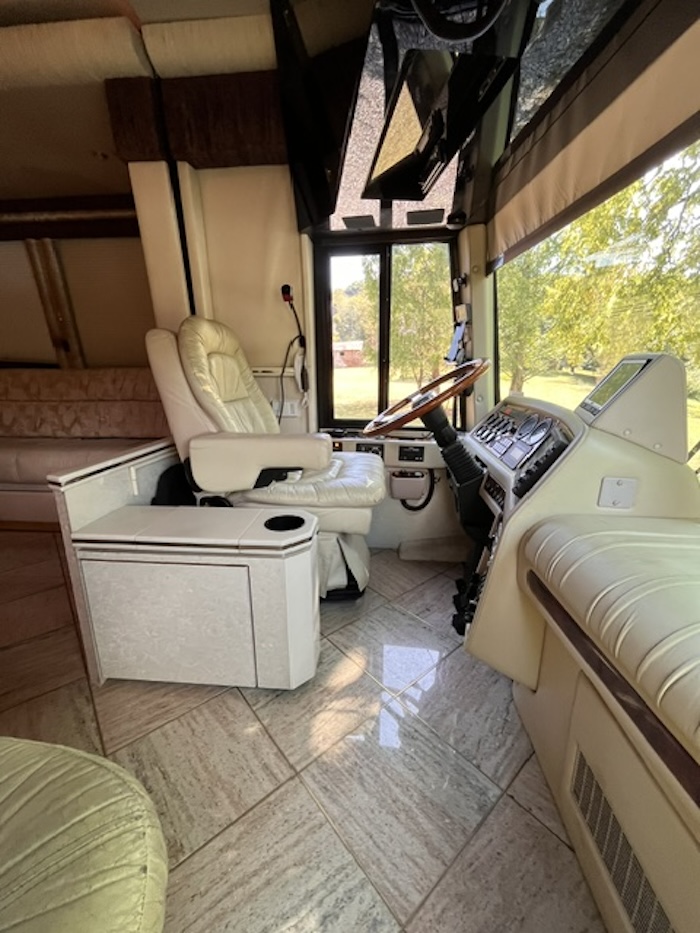 2000 Prevost Featherlite XL For Sale