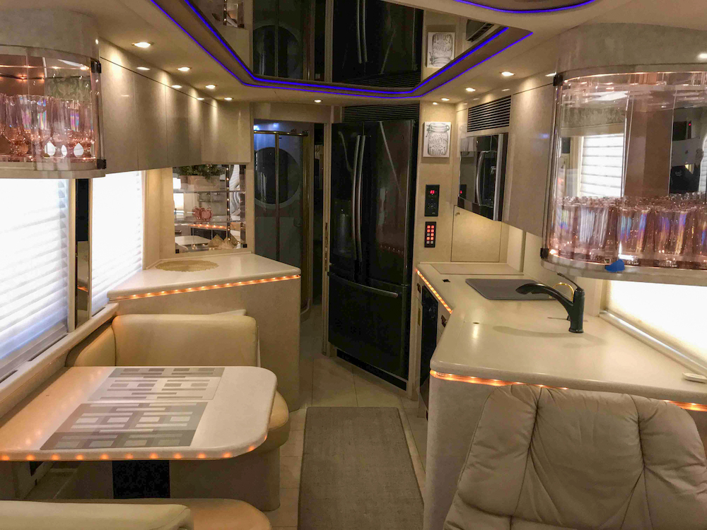 2000 Prevost Marathon XL For Sale