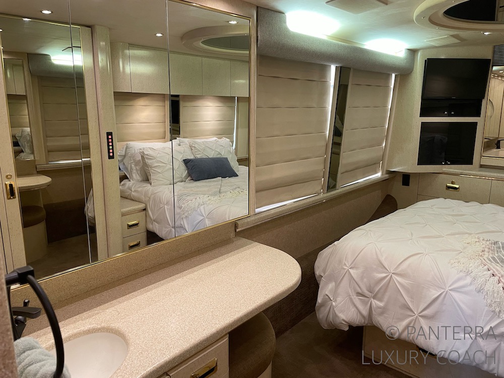 2000 Prevost Marathon XL For Sale