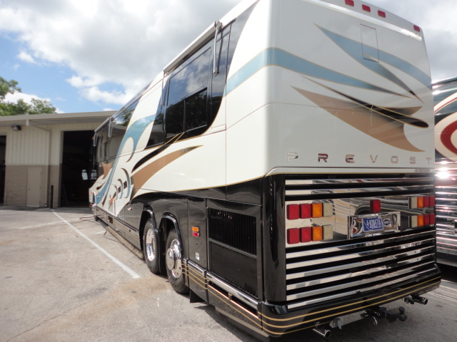 2001 Prevost Featherlite H3-45