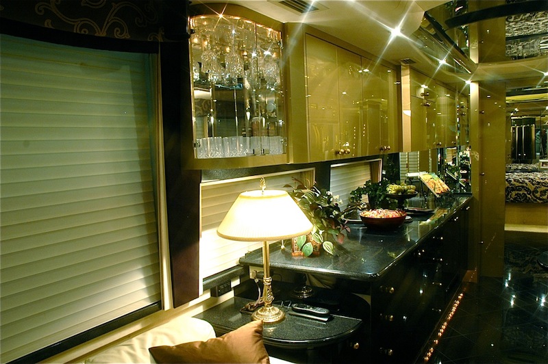 2001 Prevost Country Coach XLII