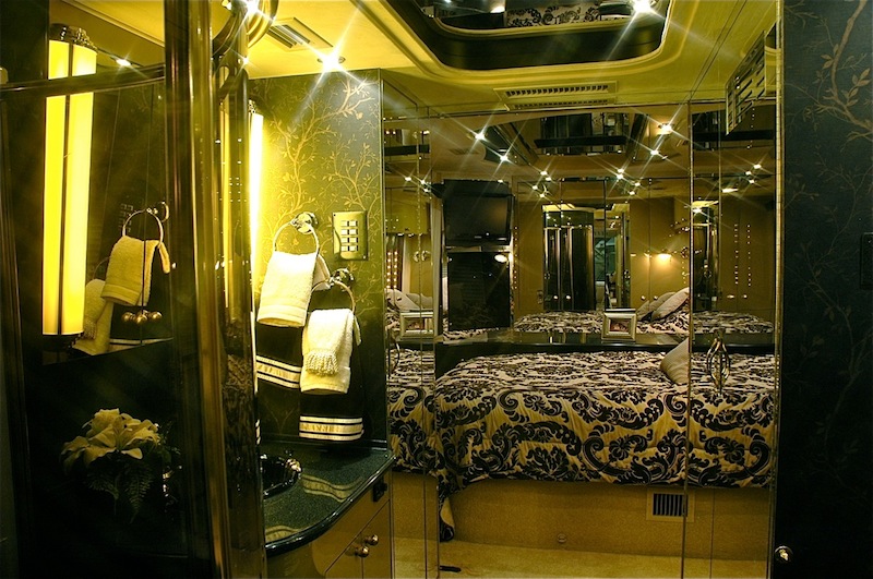 2001 Prevost Country Coach XLII