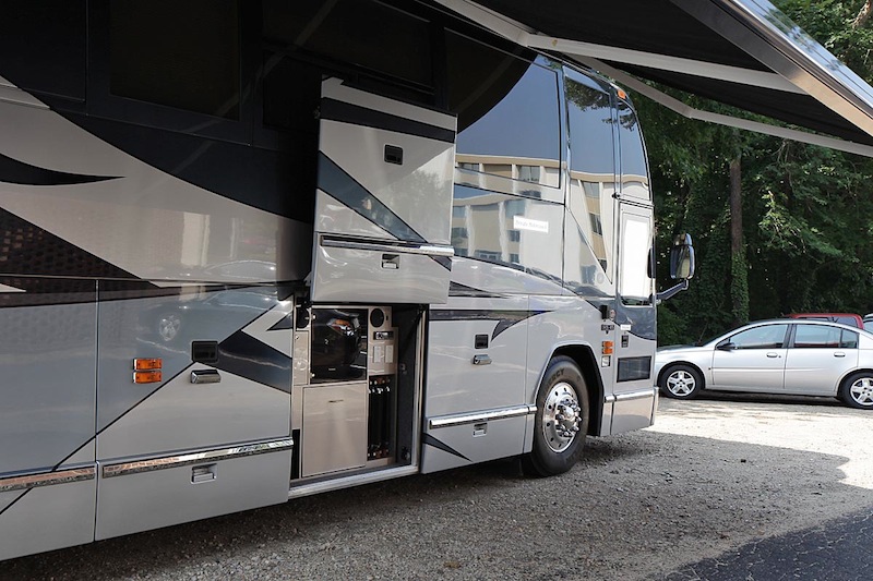 2001 Prevost Featherlite H3-45 For Sale