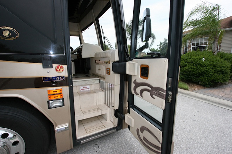 2001 Prevost Featherlite H3-45 For Sale