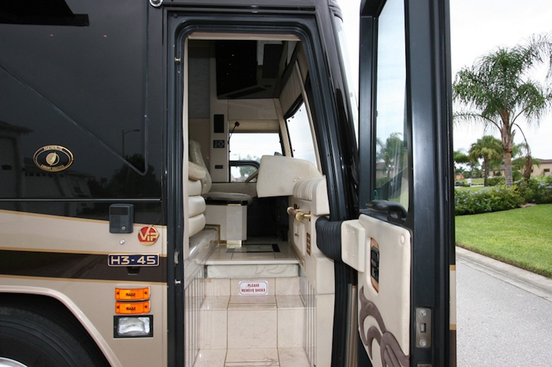 2001 Prevost Featherlite H3-45 For Sale