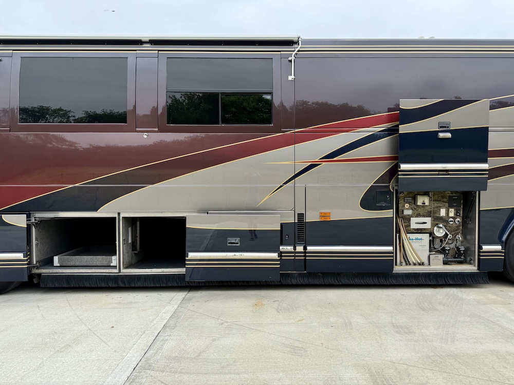 2002 Prevost Featherlite  H3-45 For Sale