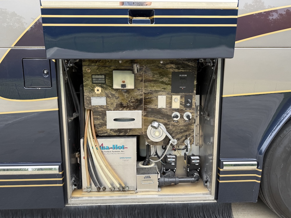 2002 Prevost Featherlite  H3-45 For Sale