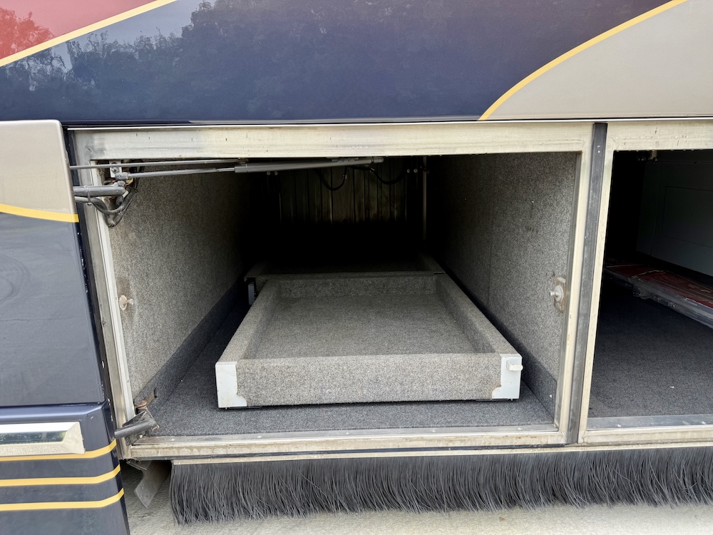 2002 Prevost Featherlite  H3-45 For Sale