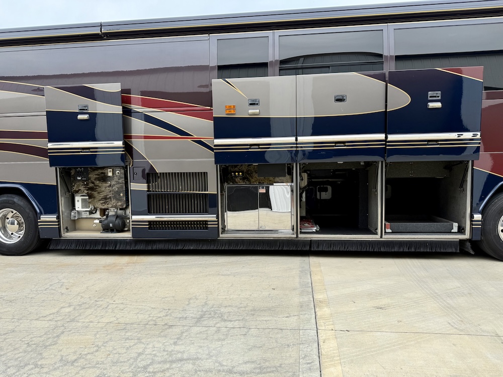 2002 Prevost Featherlite  H3-45 For Sale