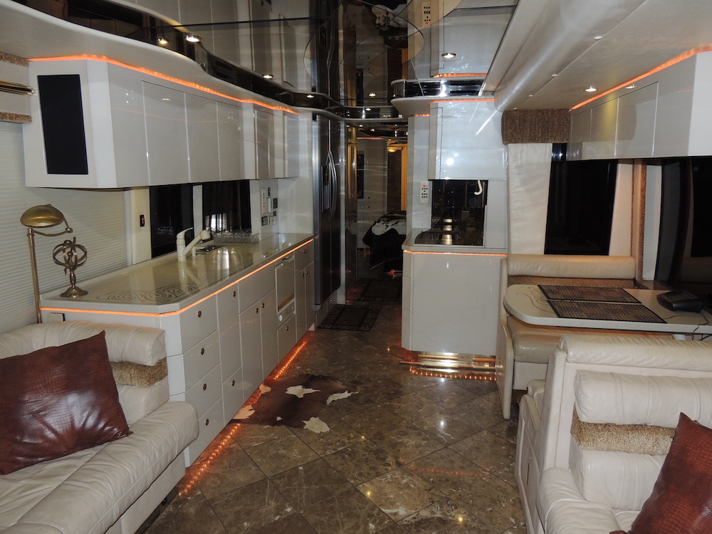 2001 Prevost Featherlite H3-45 For Sale