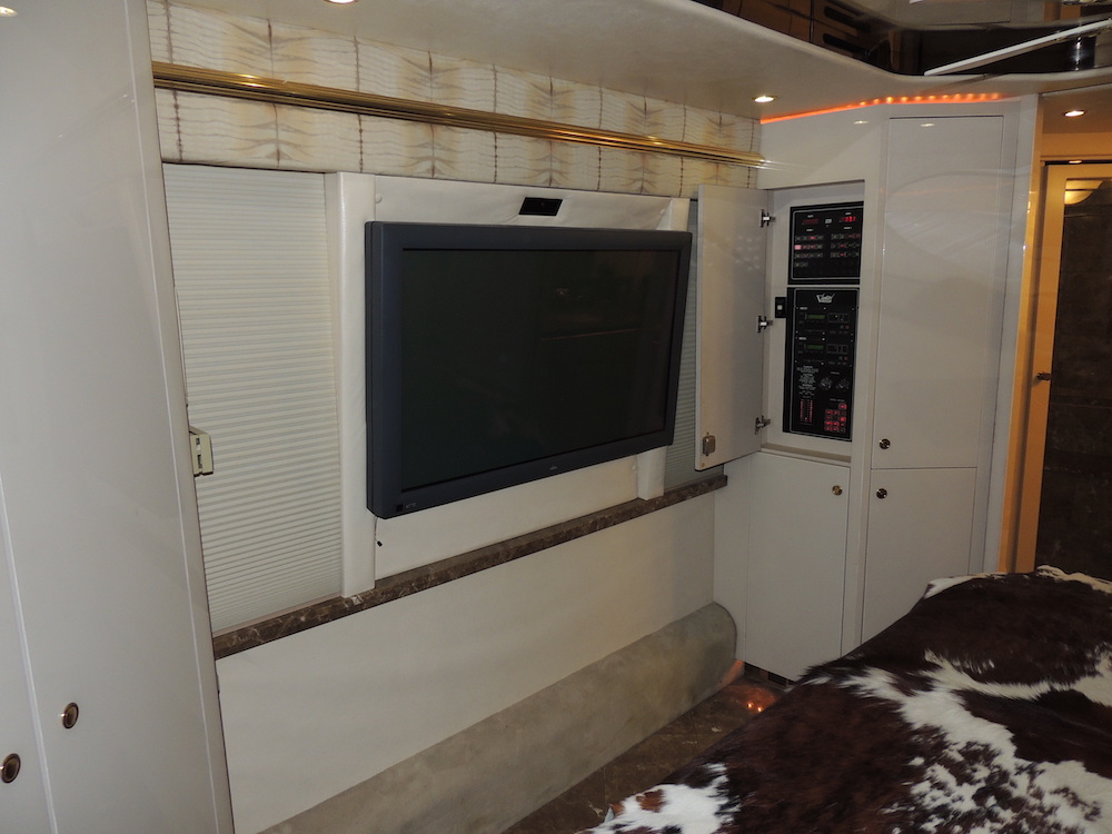 2001 Prevost Featherlite H3-45 For Sale