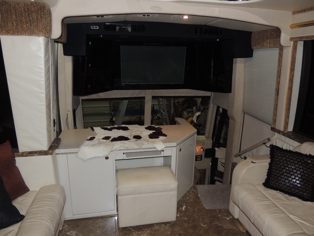 2001 Prevost Featherlite H3-45 For Sale